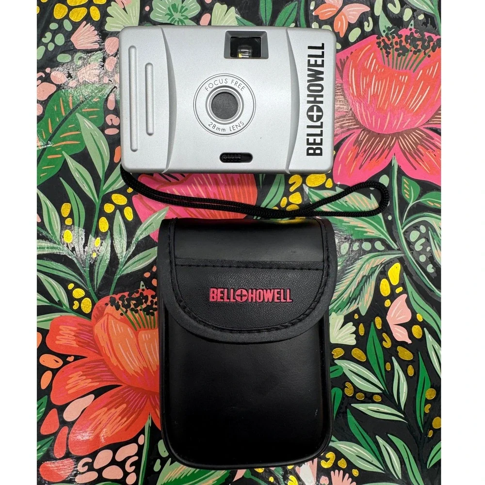 Bell & Howell 35mm Film Camera Focus Free 28mm Lens Silver Point and Shoot Case